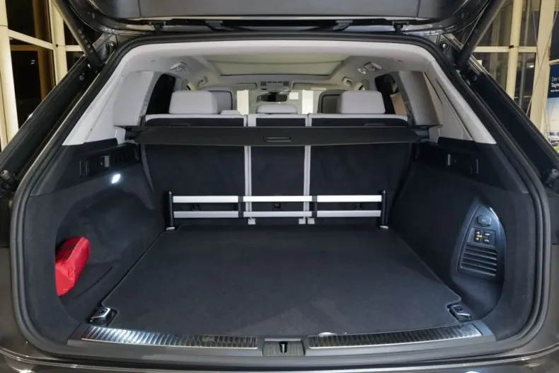 Volkswagen Touareg din 2024 cu 8.651 km - oferta VOL120720 - foto 29