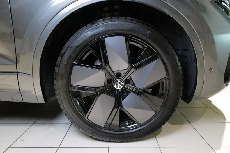 Volkswagen Touareg din 2024 cu 8.651 km - oferta VOL120720 - foto 31