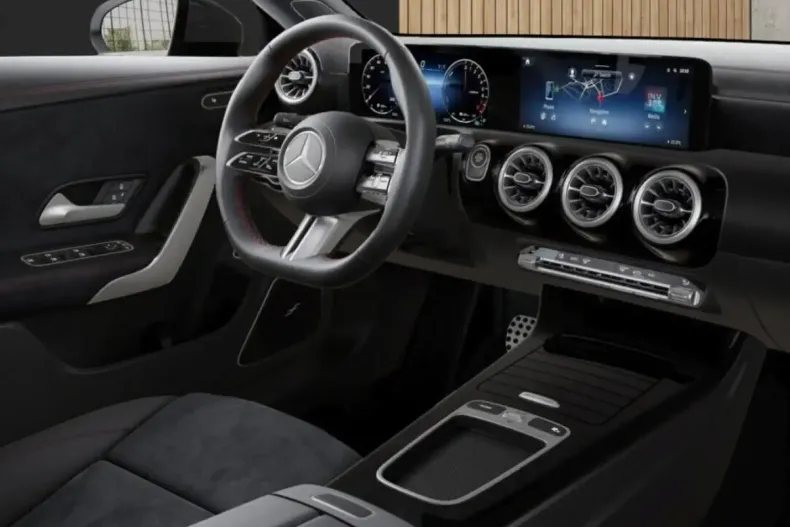 Mercedes-Benz CLA 250 din 2024 cu 22.000 km - oferta MER120730 - foto 13