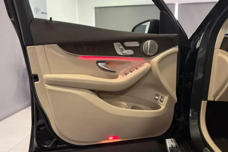 Mercedes-Benz GLC 300 din 2021 cu 32.613 km - oferta MER120761 - foto 13