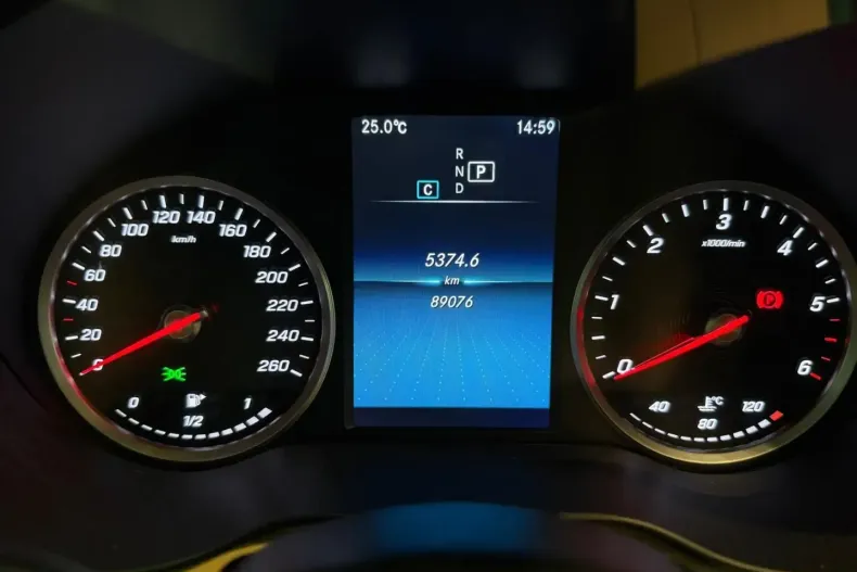 Mercedes-Benz GLC 300 din 2021 cu 89.006 km - oferta MER120762 - foto 32