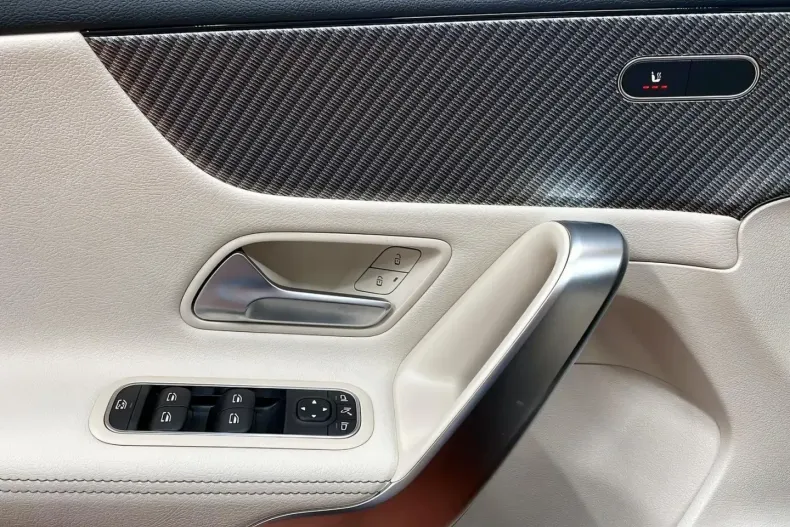 Mercedes-Benz A 180 din 2024 cu 6.463 km - oferta MER120797 - foto 13