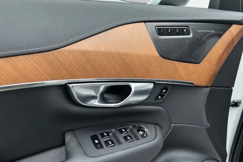 Volvo XC90 din 2022 cu 55.799 km - oferta VOL120815 - foto 11