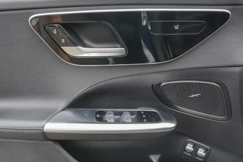 Mercedes-Benz C 300 din 2023 cu 52.031 km - oferta MER120828 - foto 14