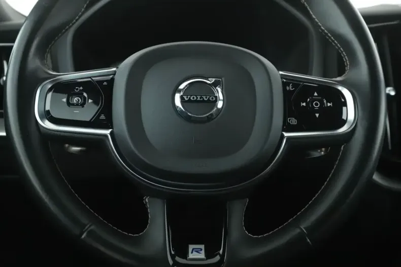 Volvo XC60 din 2020 cu 75.580 km - oferta VOL120840 - foto 3