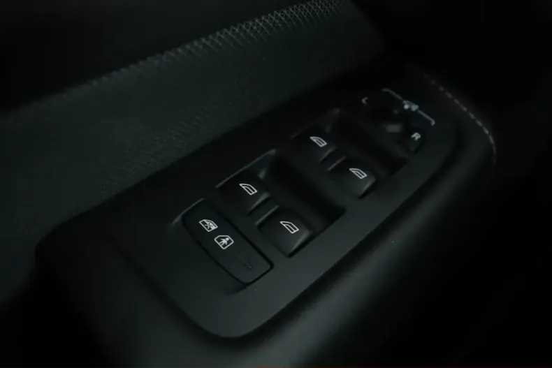 Volvo XC60 din 2020 cu 75.580 km - oferta VOL120840 - foto 4