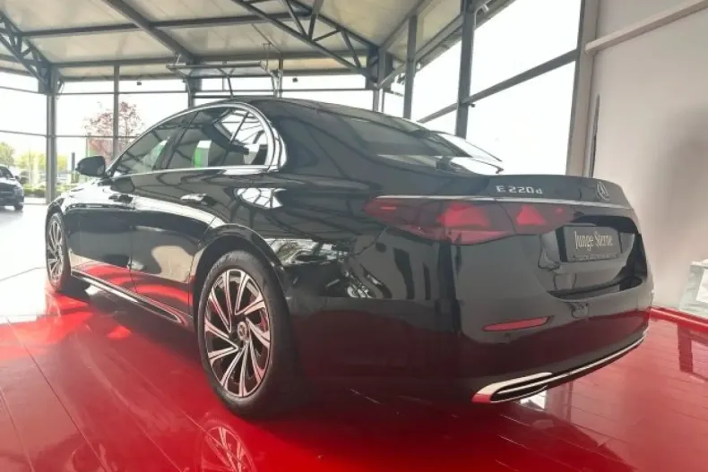 Mercedes-Benz E 220 din 2024 cu 55.416 km - oferta MER120849 - foto 3