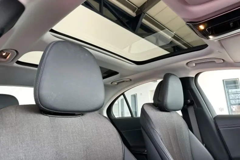 Mercedes-Benz E 220 din 2024 cu 55.416 km - oferta MER120849 - foto 8