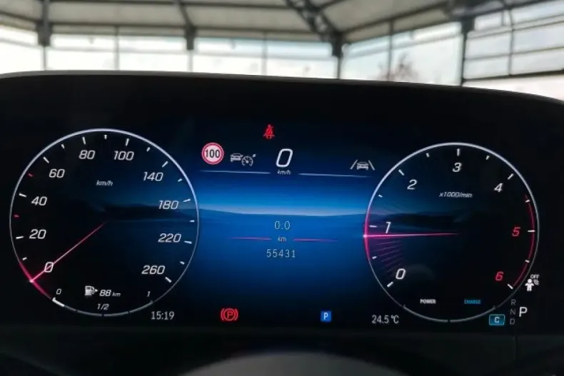 Mercedes-Benz E 220 din 2024 cu 55.416 km - oferta MER120849 - foto 19