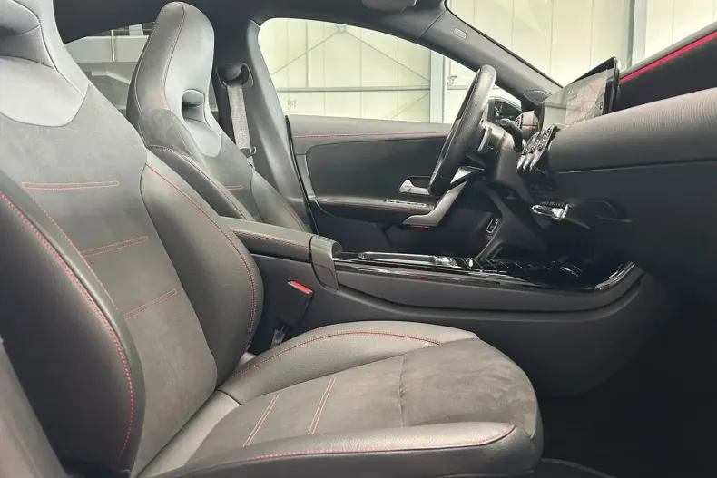 Mercedes-Benz CLA 250 din 2023 cu 24.337 km - oferta MER120882 - foto 7