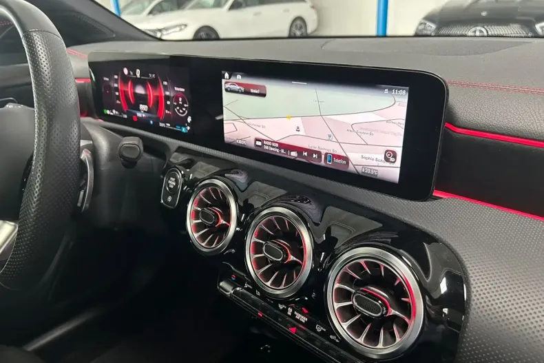 Mercedes-Benz CLA 250 din 2023 cu 24.337 km - oferta MER120882 - foto 12