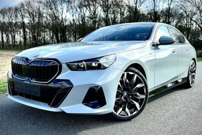 BMW 520 din 2025 cu 10 km - oferta BMW120887 - foto 1