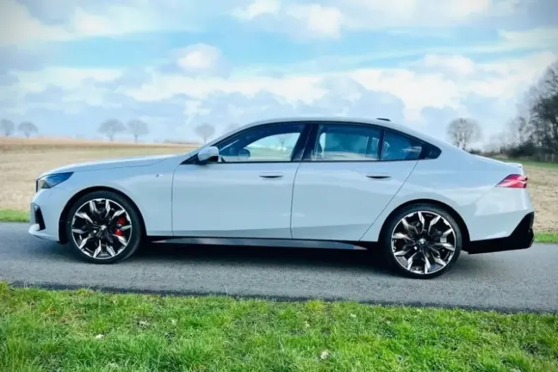 BMW 520 din 2025 cu 10 km - oferta BMW120887 - foto 3