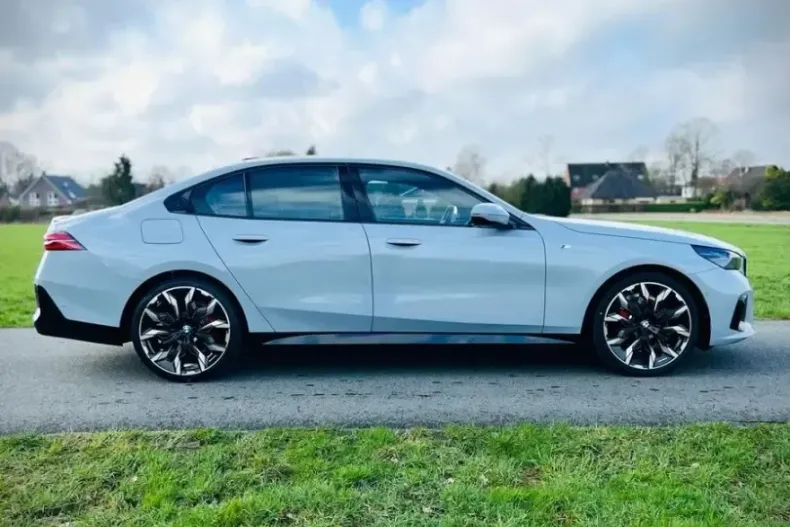 BMW 520 din 2025 cu 10 km - oferta BMW120887 - foto 4