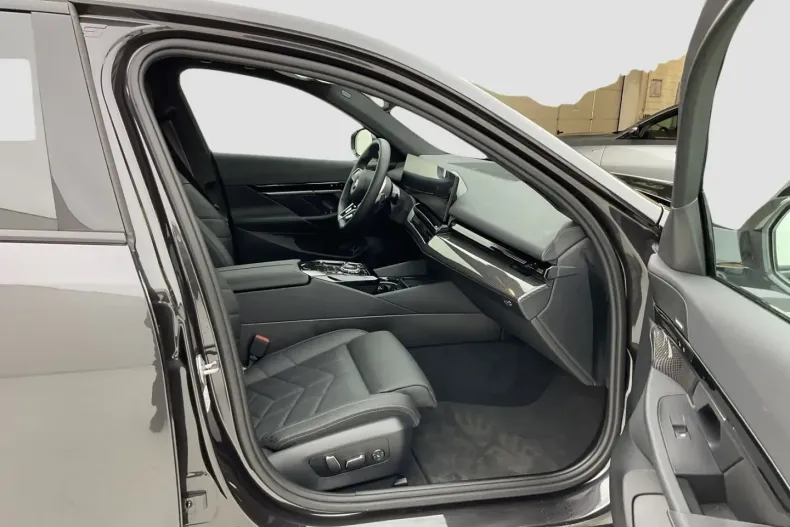 BMW 520 din 2024 cu 3.000 km - oferta BMW120888 - foto 13