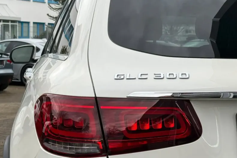 Mercedes-Benz GLC 300 din 2020 cu 58.700 km - oferta MER120892 - foto 11