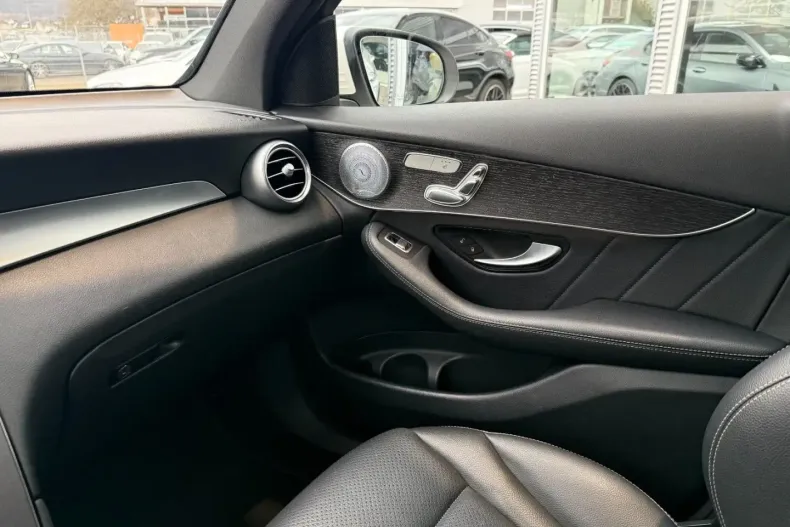 Mercedes-Benz GLC 300 din 2020 cu 58.700 km - oferta MER120892 - foto 18