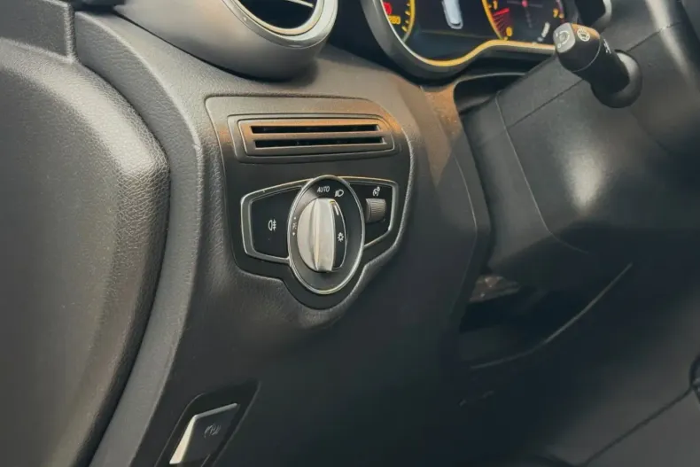 Mercedes-Benz GLC 300 din 2020 cu 58.700 km - oferta MER120892 - foto 28