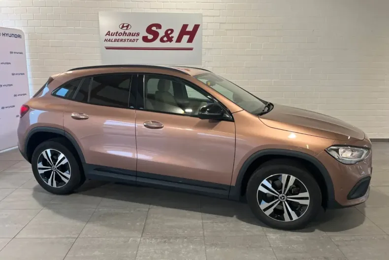 Mercedes-Benz GLA 200 din 2023 cu 69.346 km - oferta MER120901 - foto 1