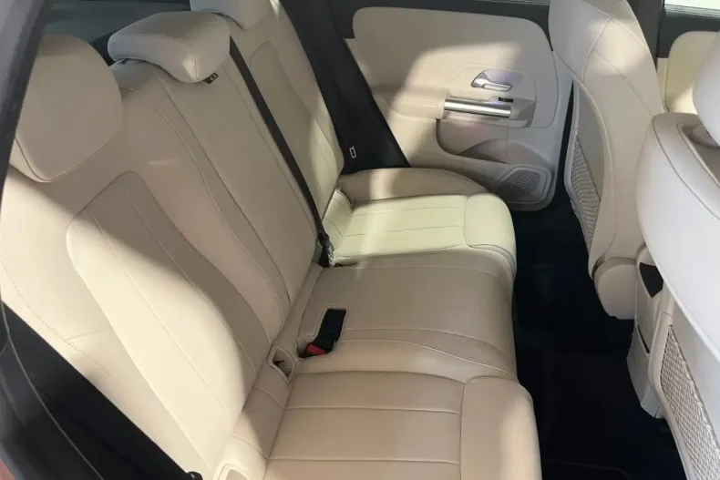 Mercedes-Benz GLA 200 din 2023 cu 69.346 km - oferta MER120901 - foto 8