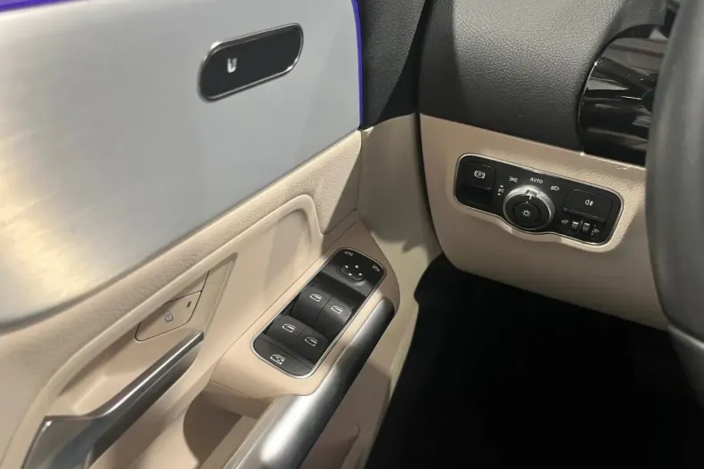 Mercedes-Benz GLA 200 din 2023 cu 69.346 km - oferta MER120901 - foto 11