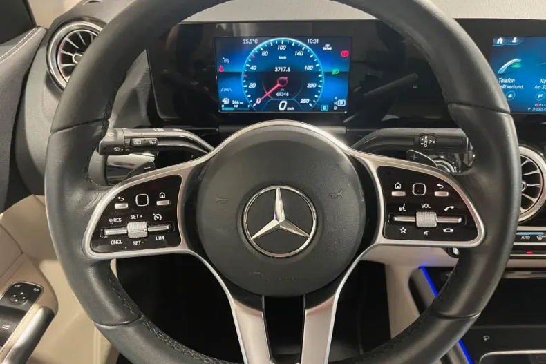 Mercedes-Benz GLA 200 din 2023 cu 69.346 km - oferta MER120901 - foto 19