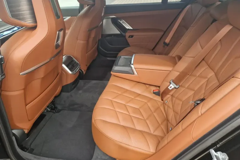 BMW 760 din 2024 cu 4.000 km - oferta BMW120905 - foto 15