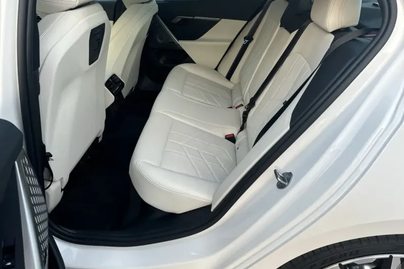 BMW 520 din 2024 cu 15.550 km - oferta BMW120920 - foto 4