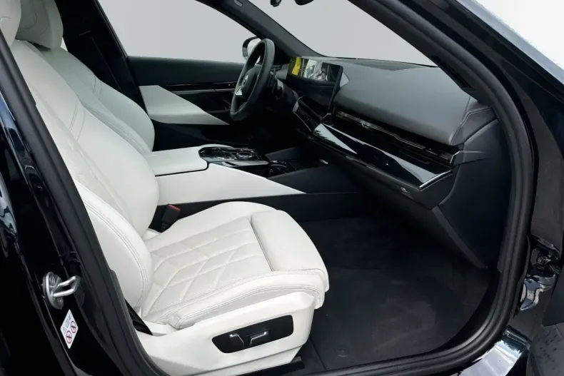 BMW 520 din 2024 cu 15.100 km - oferta BMW120922 - foto 11