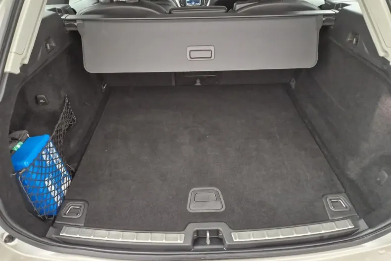 Volvo XC60 din 2021 cu 76.500 km - oferta VOL120928 - foto 6