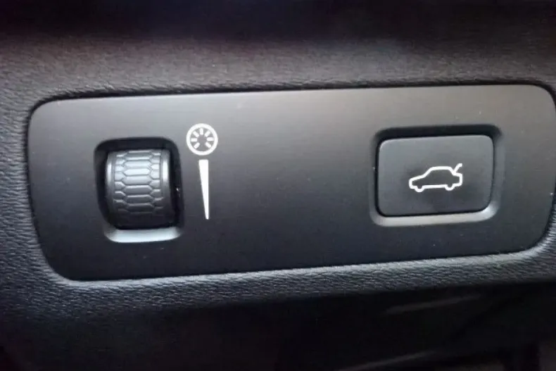 Volvo XC90 din 2021 cu 61.236 km - oferta VOL120933 - foto 13