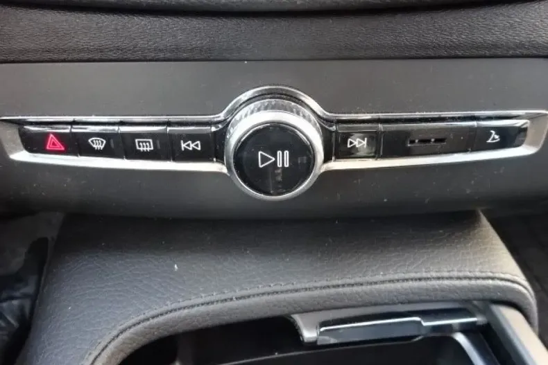 Volvo XC90 din 2021 cu 61.236 km - oferta VOL120933 - foto 17