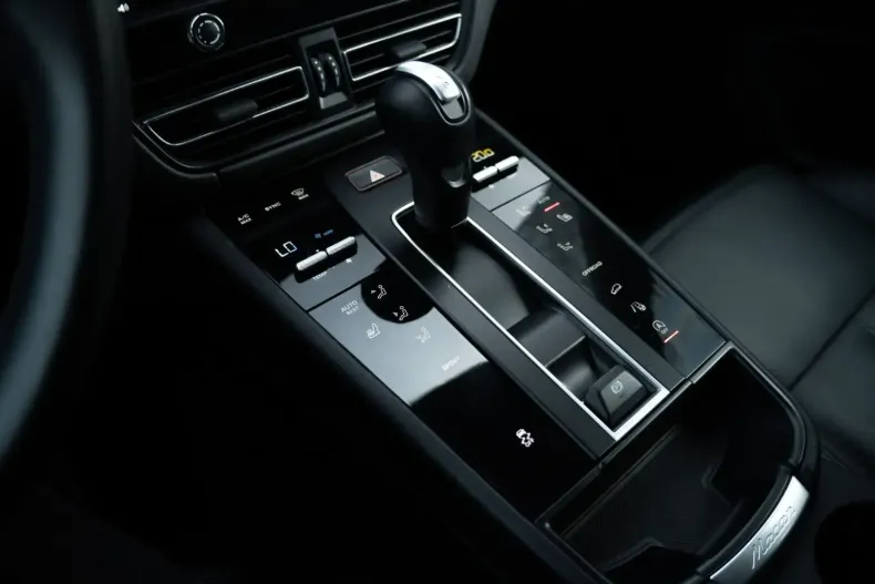 Porsche Macan din 2023 cu 11.920 km - oferta POR120936 - foto 26