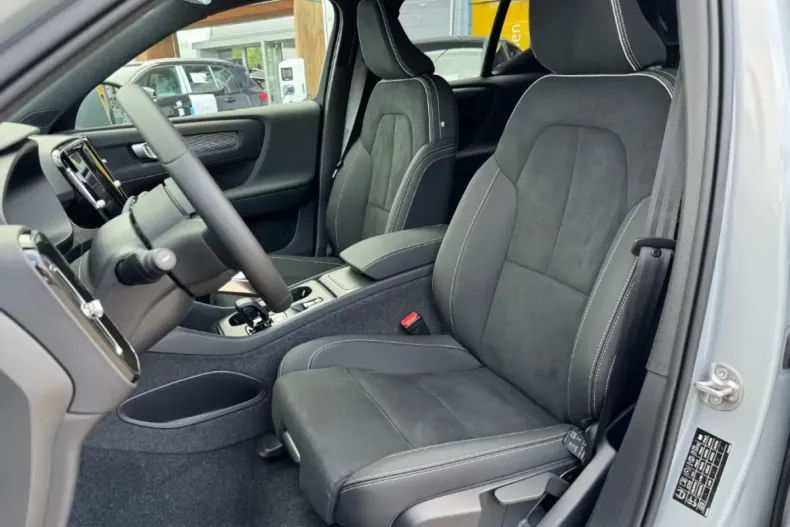 Volvo XC40 din 2024 cu 8.044 km - oferta VOL120946 - foto 7