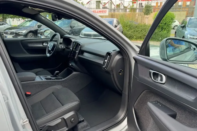 Volvo XC40 din 2024 cu 8.044 km - oferta VOL120946 - foto 15