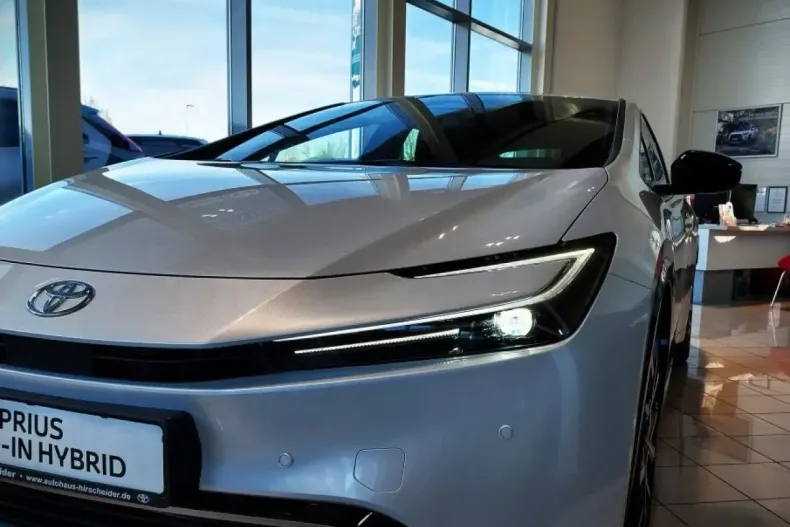 Toyota Prius din 2024 cu 3.037 km - oferta TOY120947 - foto 2