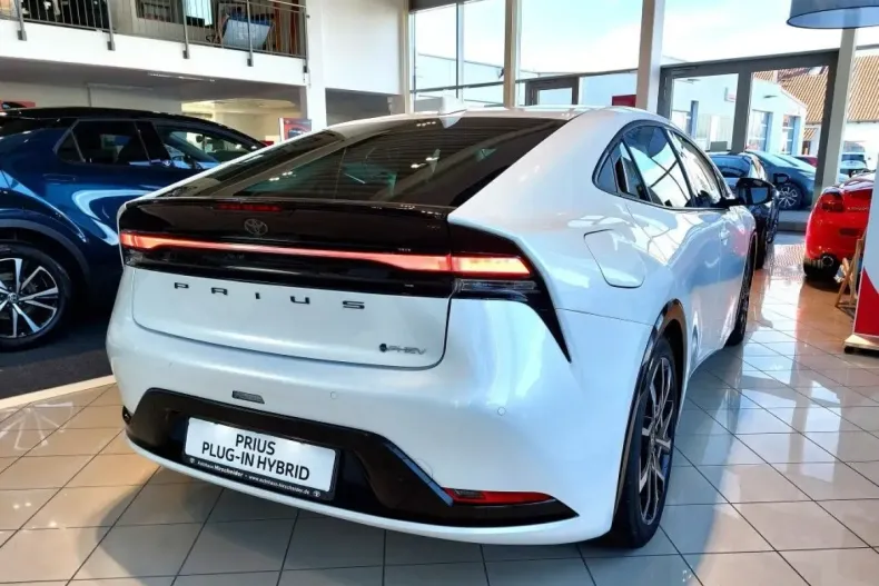 Toyota Prius din 2024 cu 3.037 km - oferta TOY120947 - foto 6