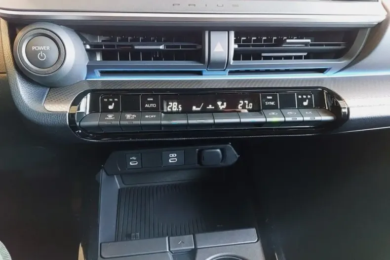 Toyota Prius din 2024 cu 3.037 km - oferta TOY120947 - foto 22