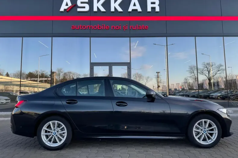 BMW 330 din 2024 cu 13.927 km - oferta BMW120953 - foto 4