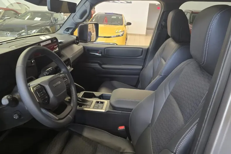 Toyota Land Cruiser din 2025 cu 10 km - oferta TOY120956 - foto 7