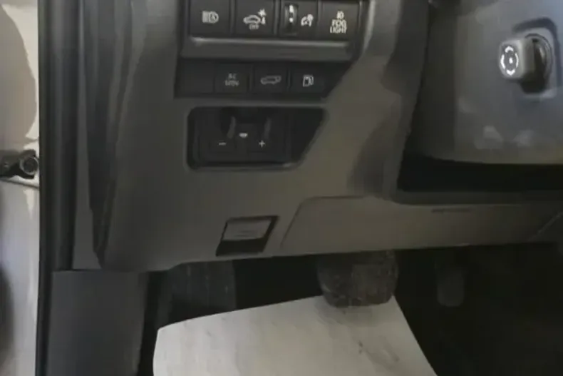 Toyota Land Cruiser din 2025 cu 10 km - oferta TOY120956 - foto 16