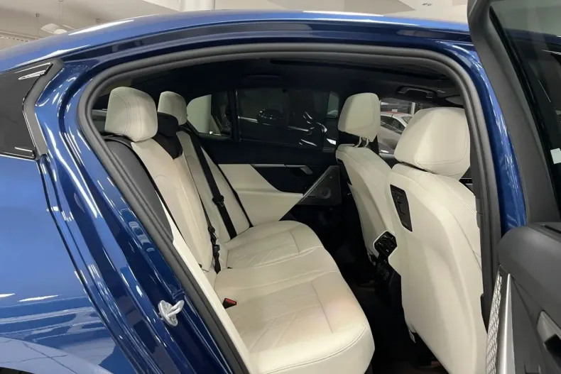 BMW 540 din 2024 cu 5.900 km - oferta BMW120968 - foto 24