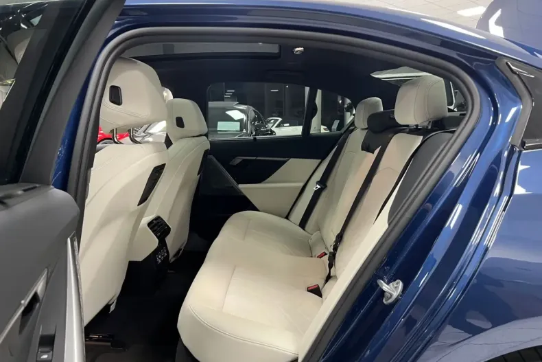 BMW 540 din 2024 cu 5.900 km - oferta BMW120968 - foto 25