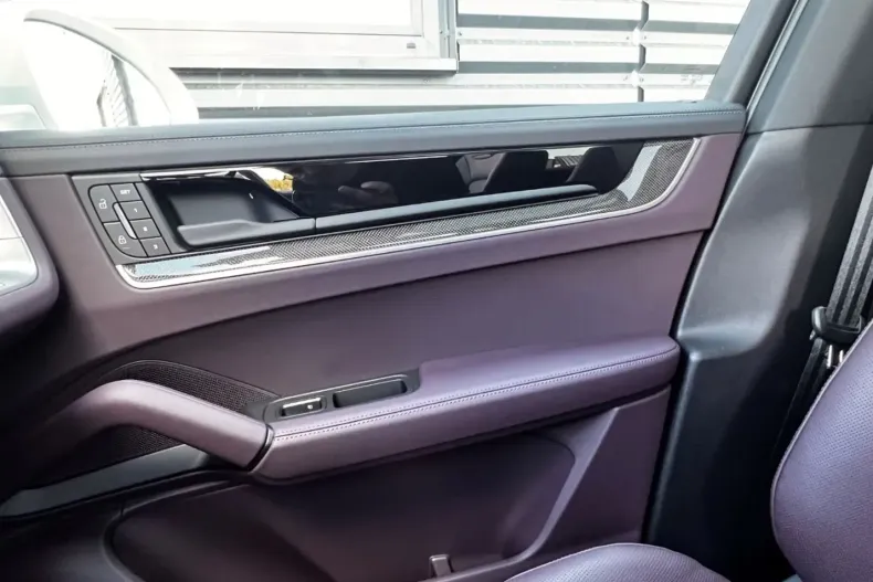 Porsche Cayenne din 2024 cu 9.900 km - oferta POR120992 - foto 12