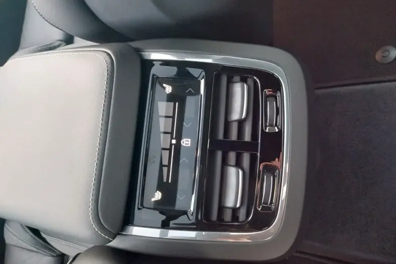 Volvo S60 din 2023 cu 8.500 km - oferta VOL120994 - foto 12