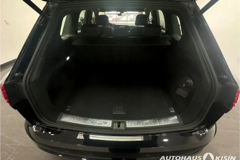 Volkswagen Touareg din 2023 cu 39.998 km - oferta VOL120995 - foto 5