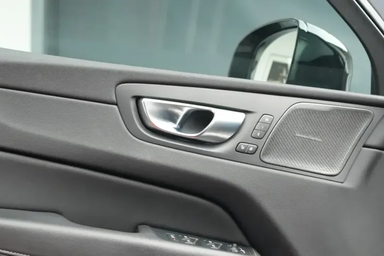 Volvo XC60 din 2024 cu 21.000 km - oferta VOL121005 - foto 10