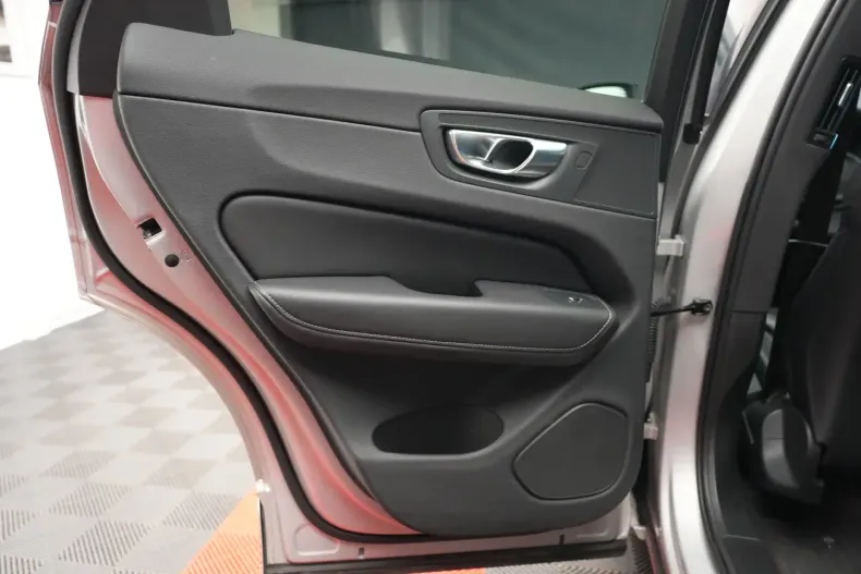 Volvo XC60 din 2024 cu 21.000 km - oferta VOL121005 - foto 16