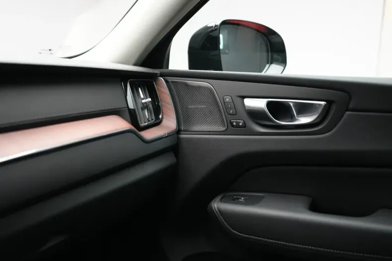 Volvo XC60 din 2024 cu 21.000 km - oferta VOL121005 - foto 27