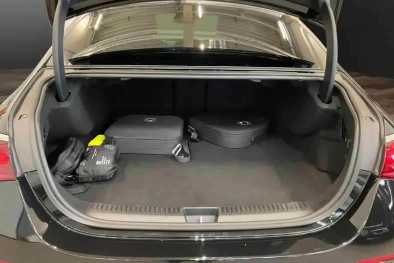 Mercedes-Benz E 300 din 2024 cu 14.233 km - oferta MER121030 - foto 11